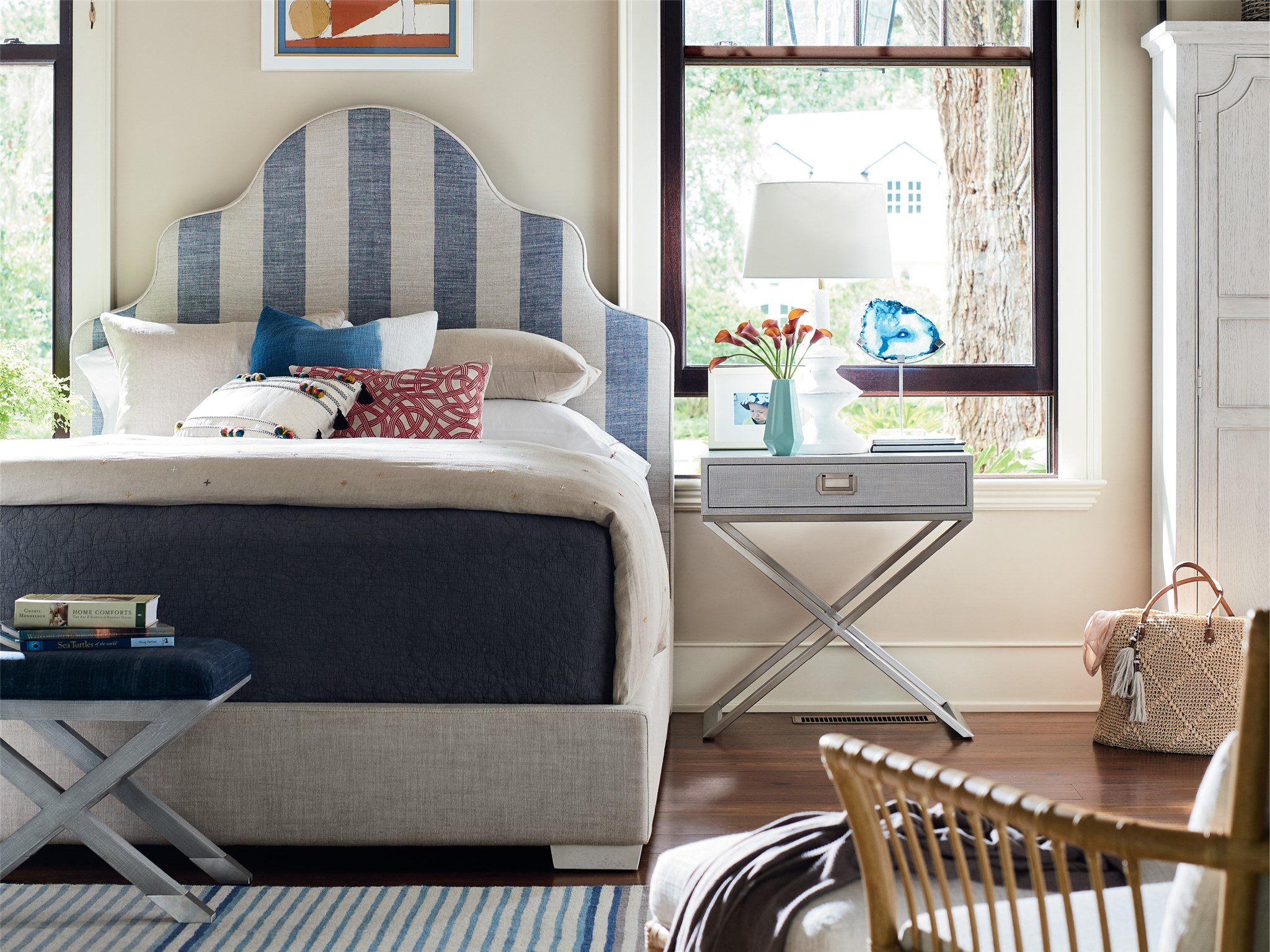 ESCAPECOASTAL LIVING HOME COLLECTION NIGHT TABLE Domicile Furniture