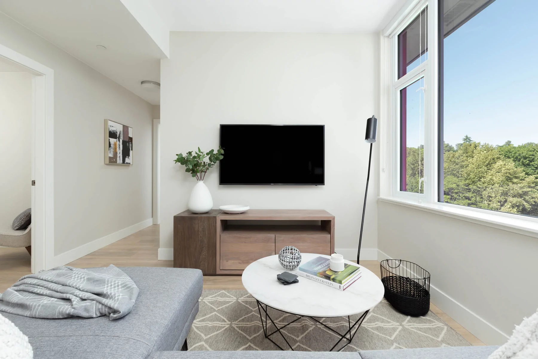 VALENCIA ROUND COFFEE TABLE - WHITE MARBLE/BLACK MATTE - Image 6