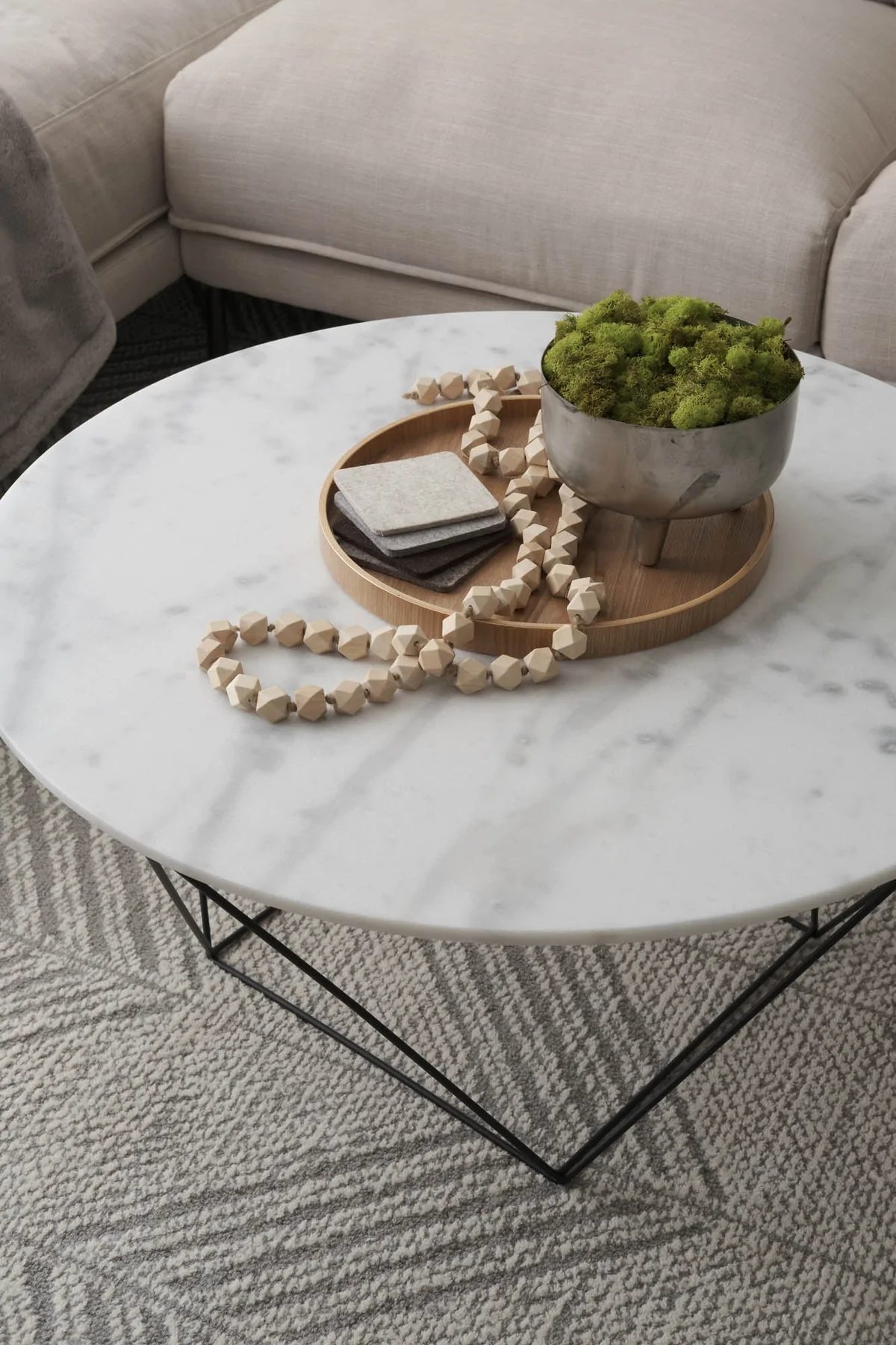 VALENCIA ROUND COFFEE TABLE - WHITE MARBLE/BLACK MATTE - Image 4